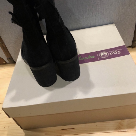 CLARKS WOMENS BOOTS _ BLACK (BRAND NEW WITH BOX) - Picture 2 of 5